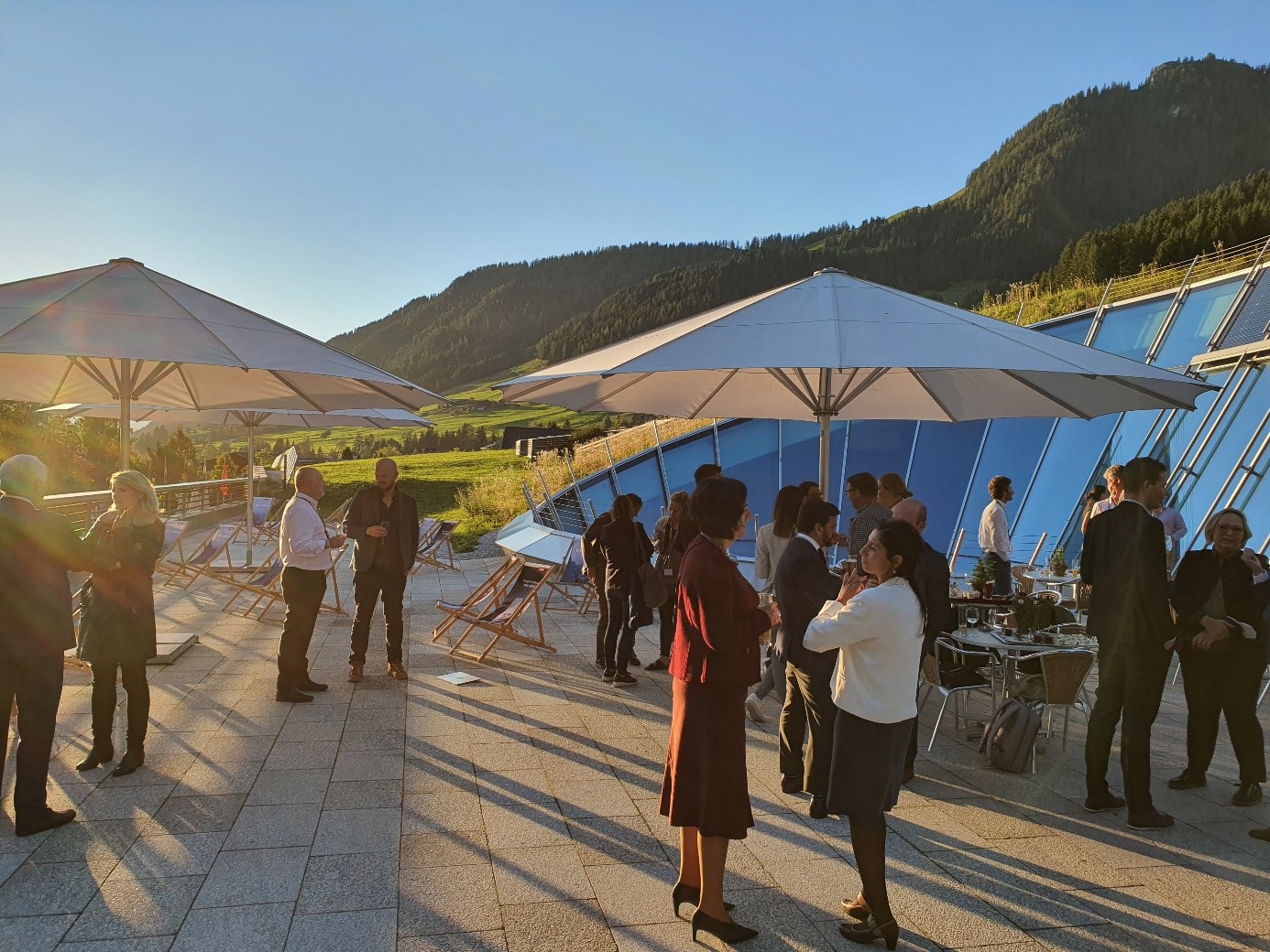 Viele Gelegenheiten zum Netzwerken und spannende Inputs bot die hybride NECSTouR Generalversammlung in Alpbach. © Tirol Werbung