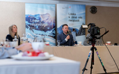 Live aus Prag informierten Tirol Werbung-Geschäftsführer Florian Phleps und Marktmanagerin Kasia Gaczorek über Neuigkeiten aus dem Tiroler Bergwinter. © Tirol Werbung